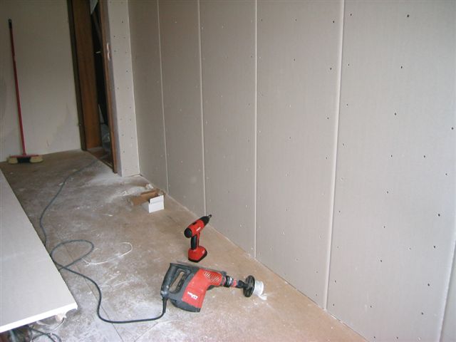 Wandmontage der Einmann-Gipskartonplatten