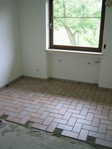 Fliesen auf Estrich verlegt