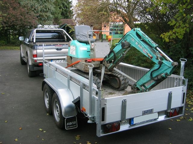 Minibagger Anlieferung auf Transporthänger