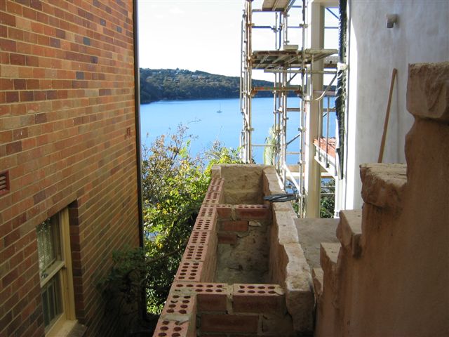 Pflanzmauer und Sicht auf Sydney Harbour 1