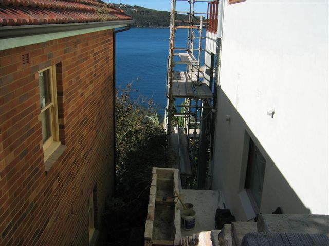 Pflanzmauer und Sicht auf Sydney Harbour 3