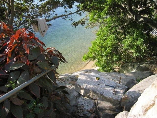 Natursteintreppe zum Strand