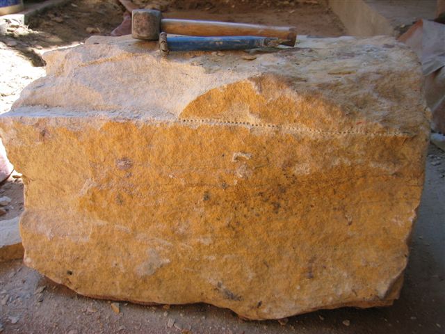 Natursteinbearbeitung Bohrung Bruchlinie