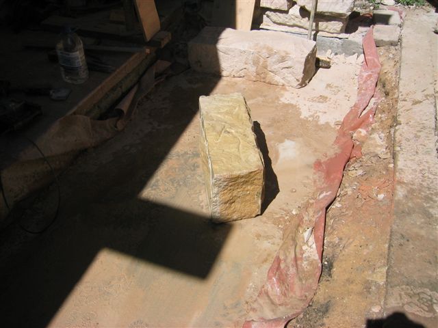 Bearbeitete Natursteinquader 1