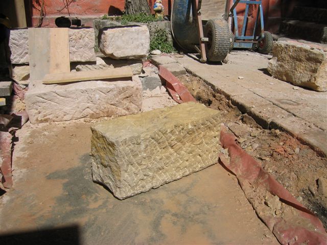 Bearbeitete Natursteinquader 2