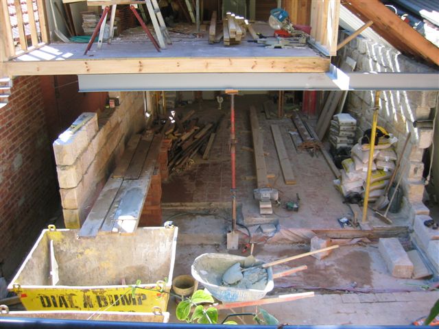 Tragende Natursteinmauer und Stützkonstruktion 2